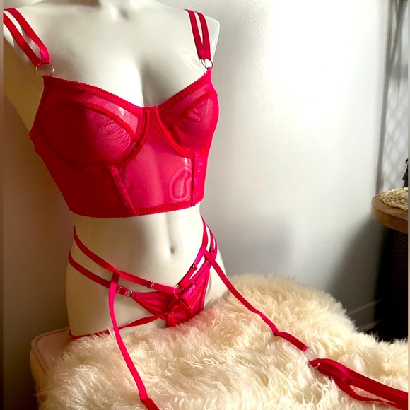 Sold Out ~•Pink sexy full Set lingerie ~Medium - Picture 3 of 3